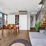 Διαμέρισμα Prestige - 86m2, Two-level Loft, Parking - By Rentujemy *